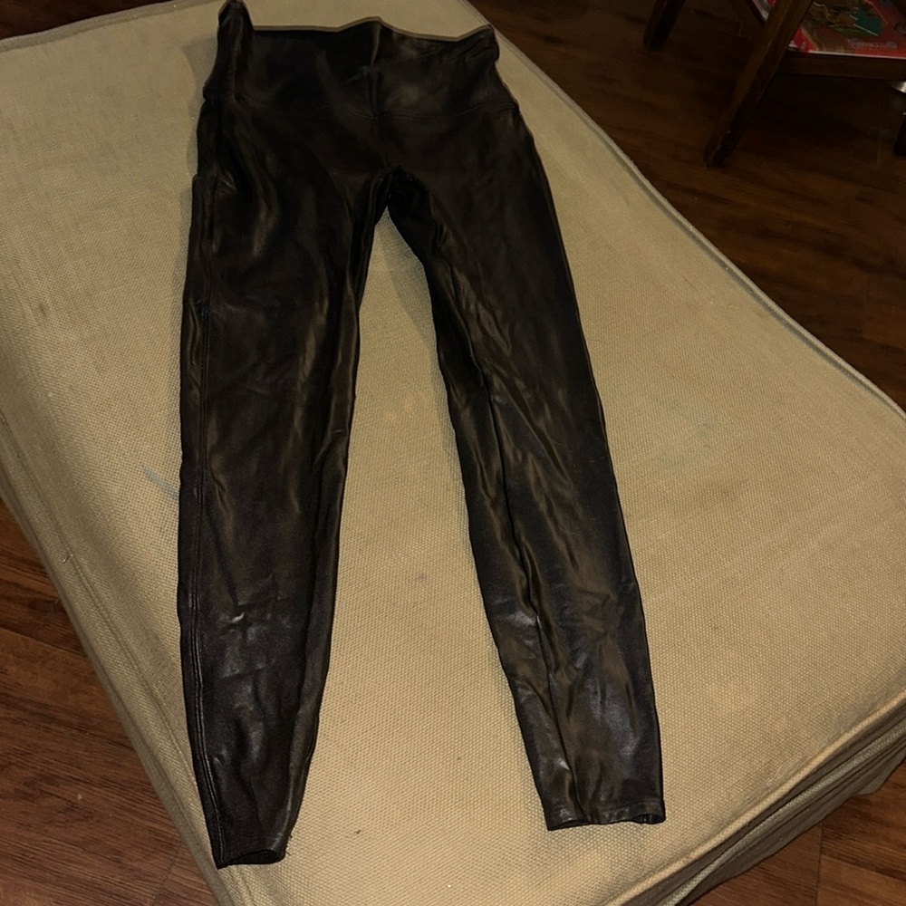 SPANXshape™ Faux Leather
Leggings